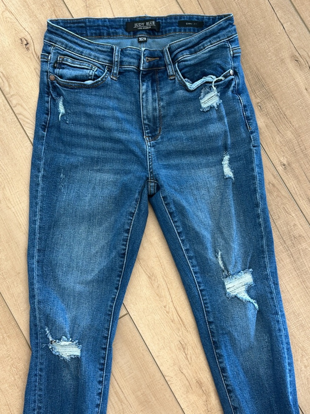 Judy Blue Medium Blue Distressed capri fit